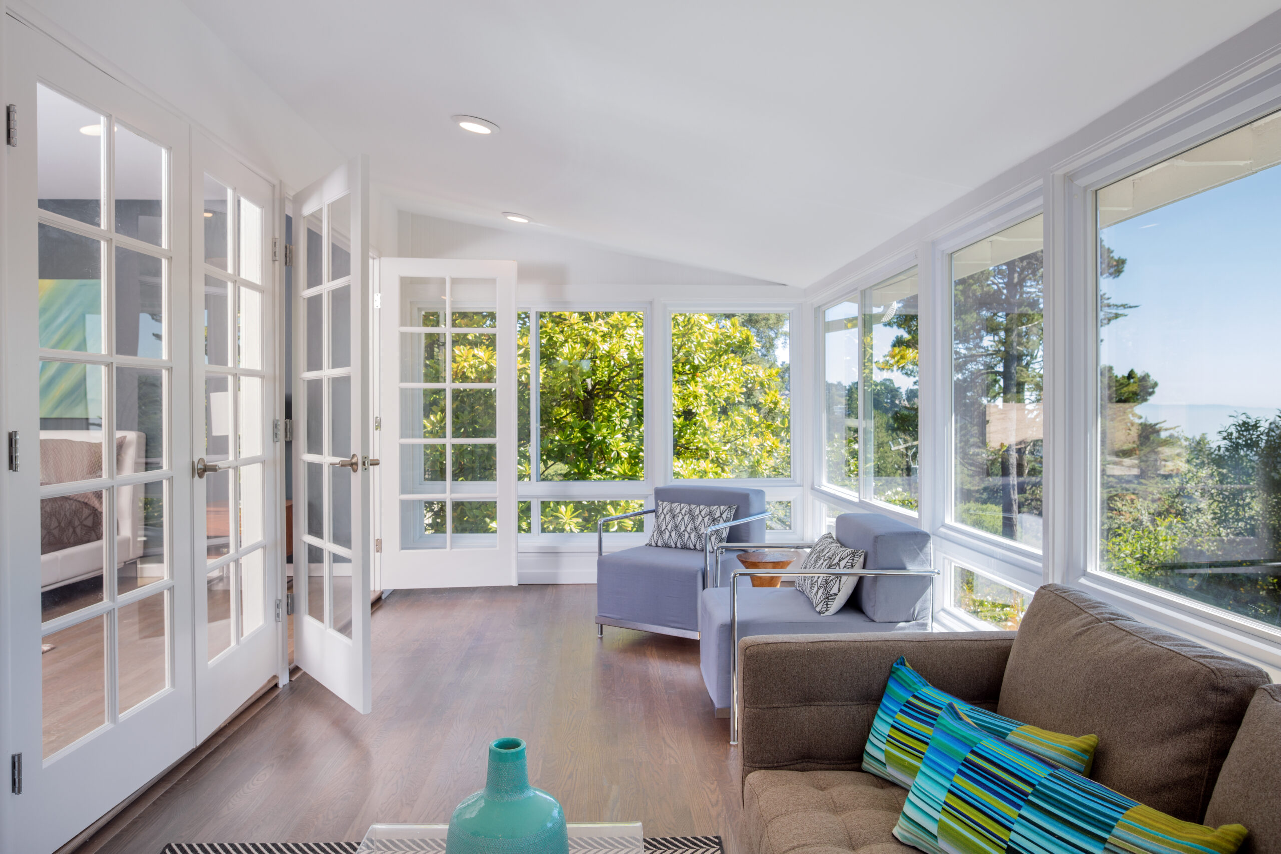Sunlight pours in through these large customs windows,. Don't worry, they also protect against UV rays.